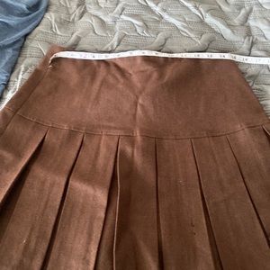 Prague pleated skirt sz m